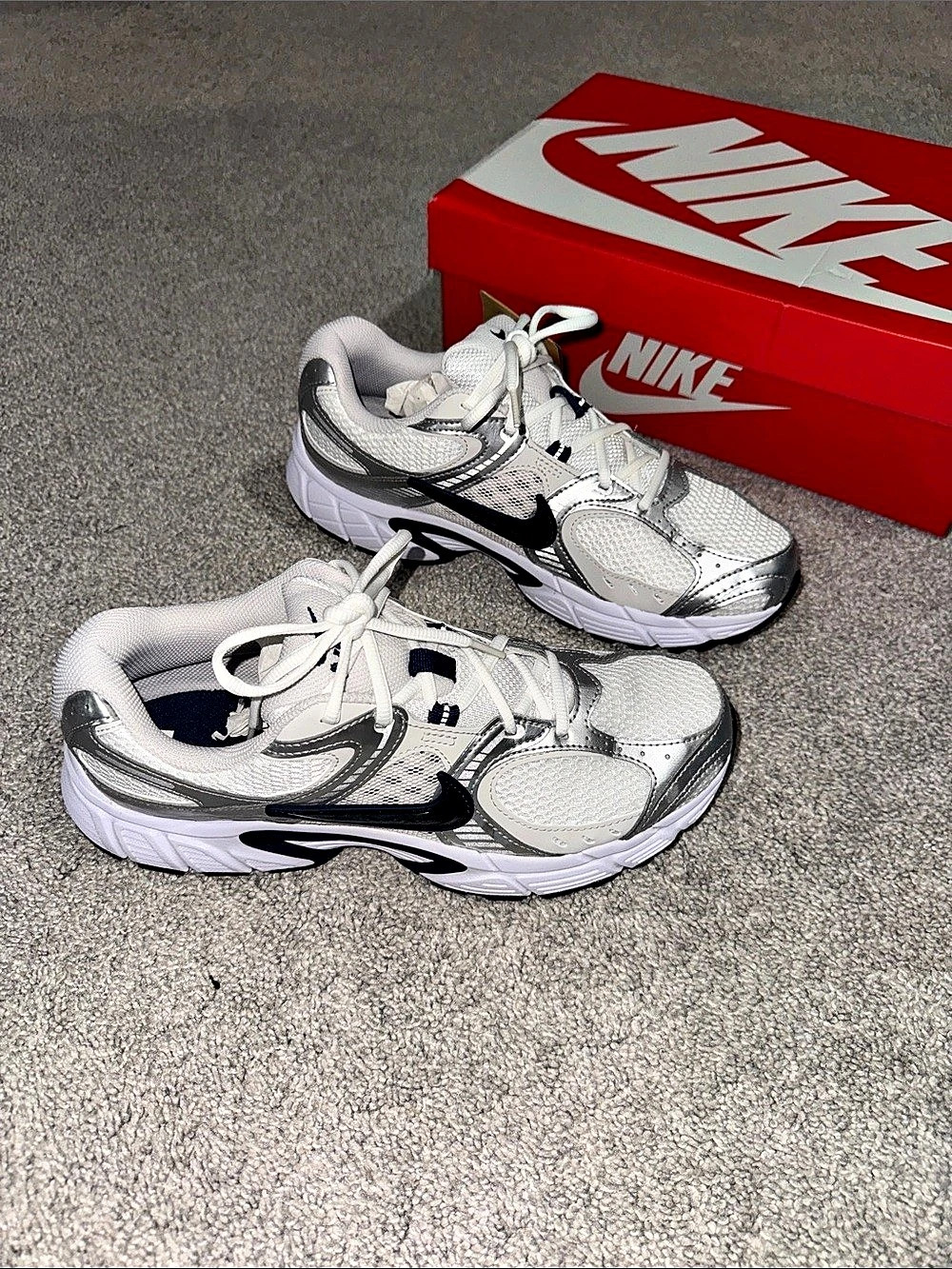 Nike V5 RNR Sneakers White & Gray & Navy